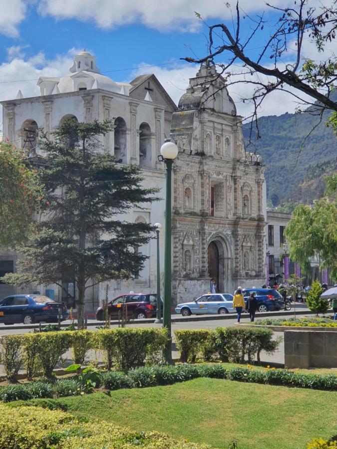 Hotel Kasa Kamelot Central كويتزالتنانغو المظهر الخارجي الصورة